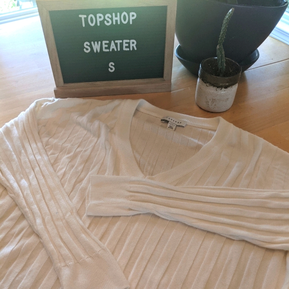 🔥2/$20🔥 TOPSHOP White Loose V-neck Sweater